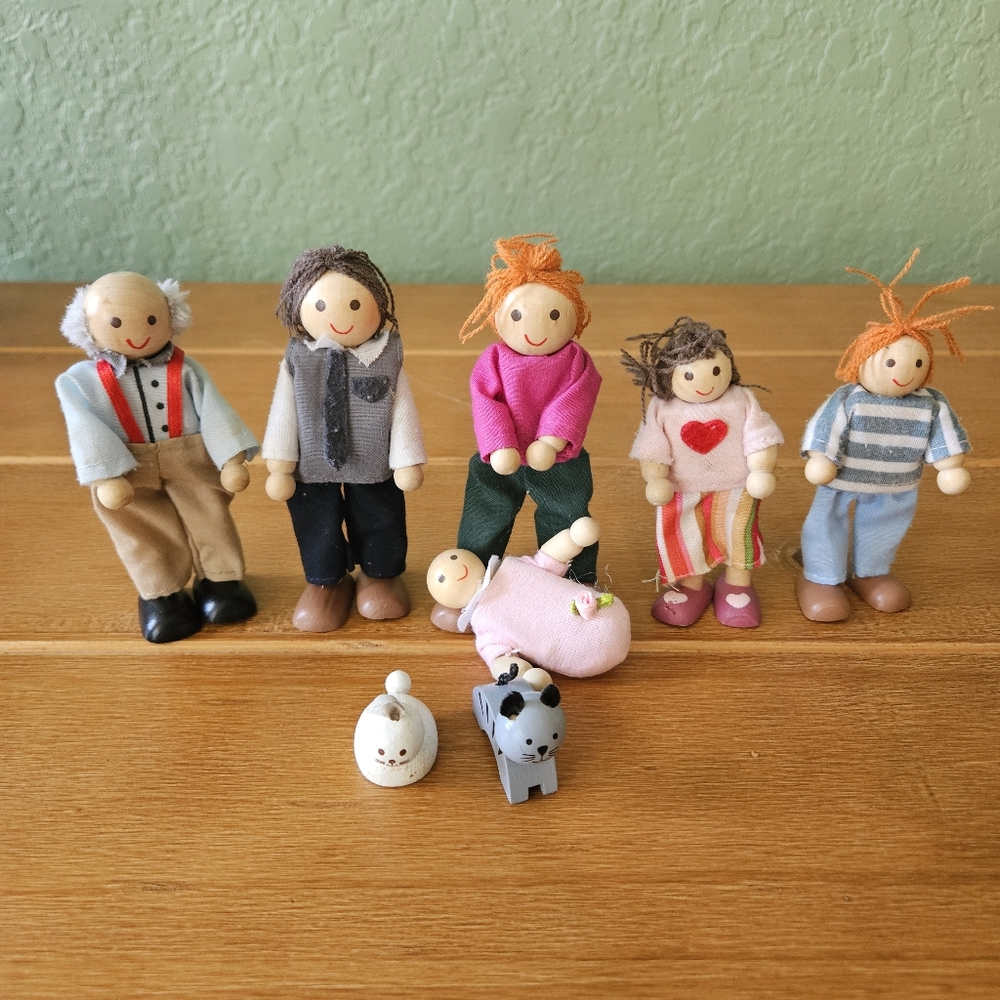 Authentic KidKraft Dollhouse Miniature Wooden People Family Set
